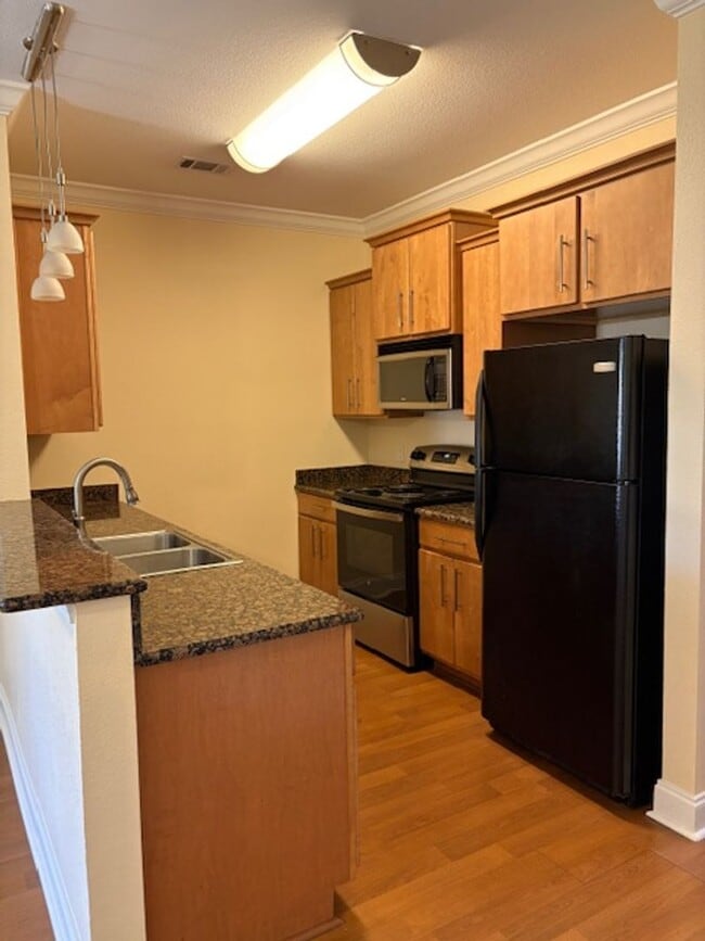 Building Photo - 532 Valparaiso Pkwy