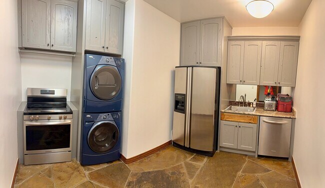 Building Photo - 3847 Crystal Bridge Dr