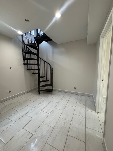 Building Photo - 4531 S Spaulding Ave