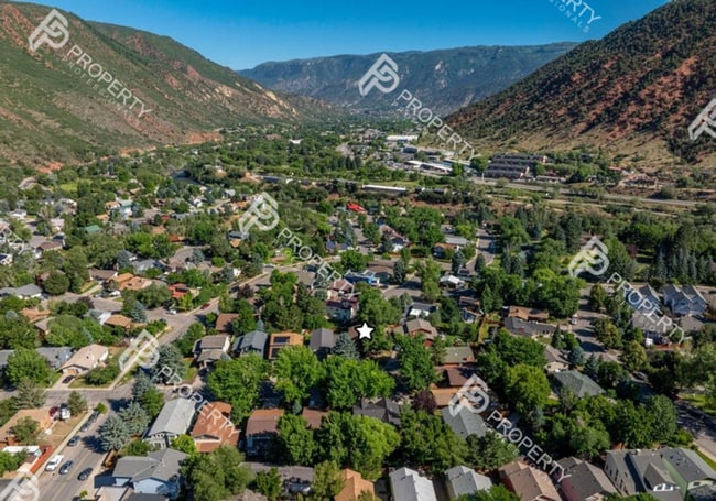 Building Photo - Spacious Home for Rent in Glenwood Springs – Great Location, No HOA!