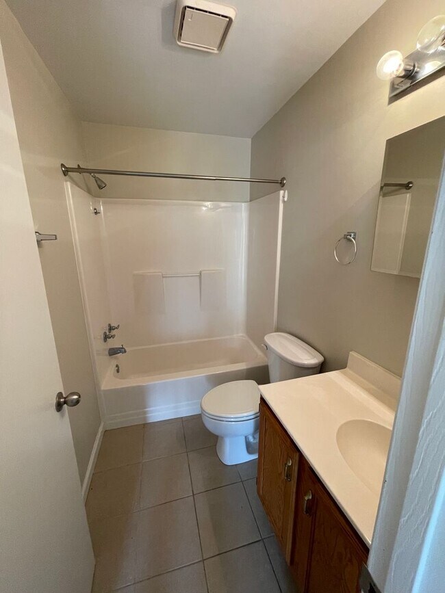 Building Photo - 1 Bed 1 Bath Apartment FOR RENT in Moscow Mills, MO