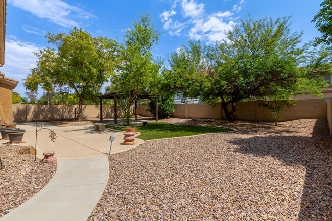 Building Photo - 3 Bedroom with Den in Chandler
