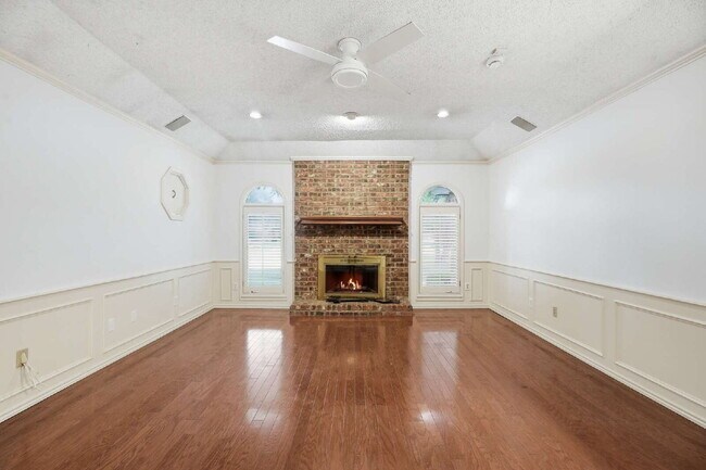 Building Photo - Top-Tier Luxury Living at 98th & Quaker | Kings Gate