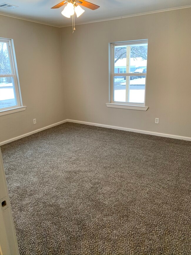 Building Photo - 713 S Lakewood Ave