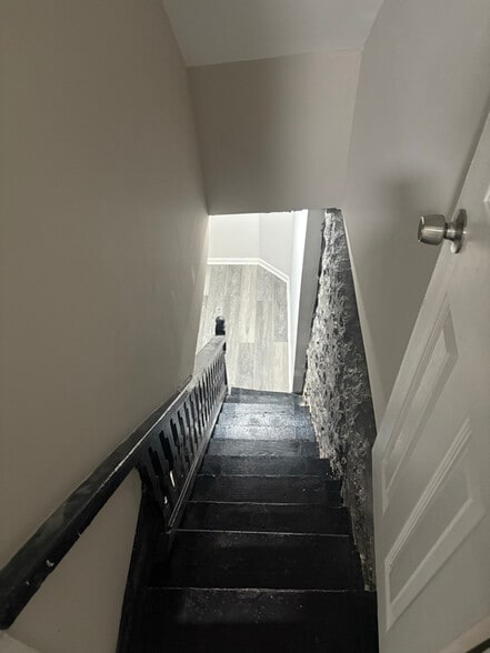 Building Photo - 2416 W Franklin St