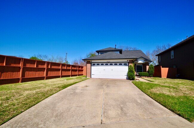 Building Photo - 3330 Beran Dr