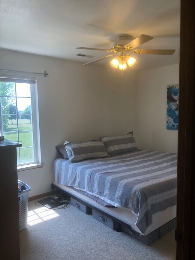 Building Photo - Parkside Village Apartment Homes in Mayville, WI