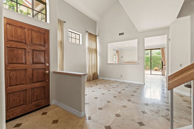 Building Photo - 471 Lorenzo Dr