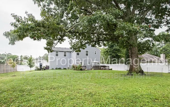 Building Photo - 717 Dissdale Ln