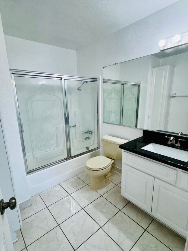 Building Photo - Remodeled 2 Bed / 2 Bath Near Signal Hill – Minutes from the Traffic Circle