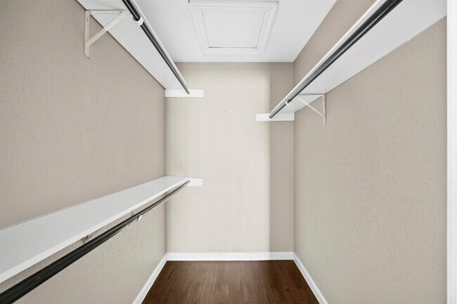 Building Photo - 10673 Braes Bend Dr