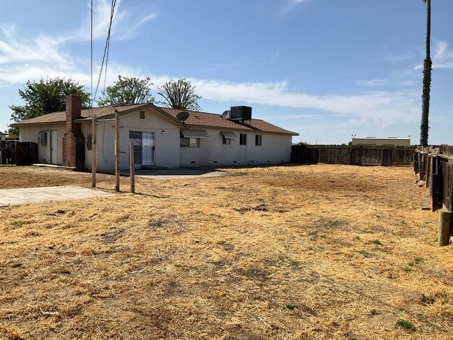 Building Photo - APPLY NOW!!!!