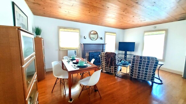 Dining area - 2506 Elmen St