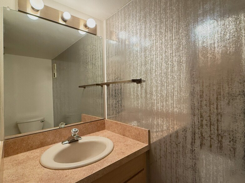 Building Photo - 8949 SW Fairview Pl