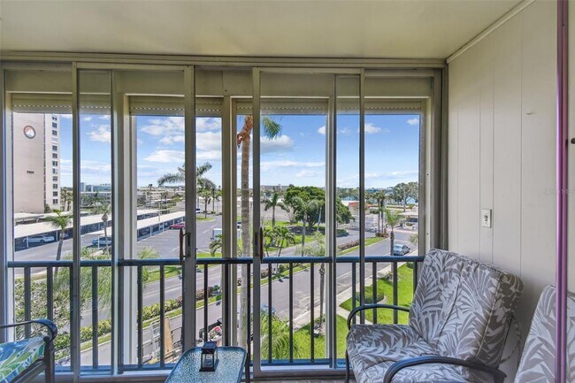 Building Photo - 7400 Sun Island Dr S