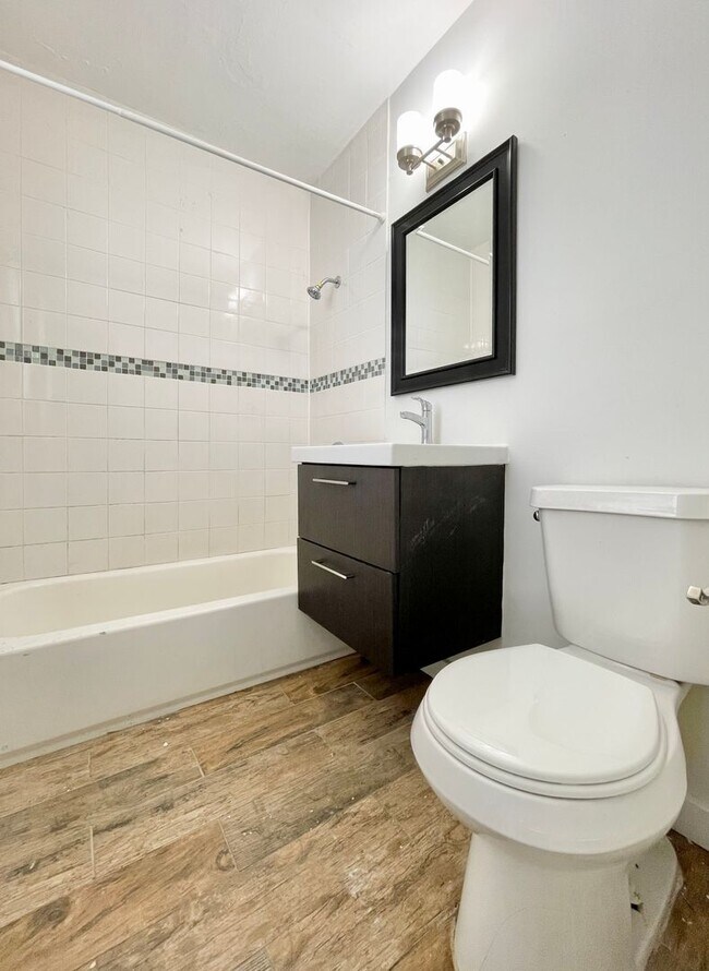 Building Photo - Studio Duplex