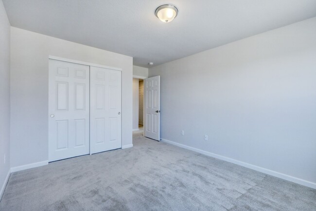 Building Photo - Meridian International 5 Bedroom 4 Bath Ho...