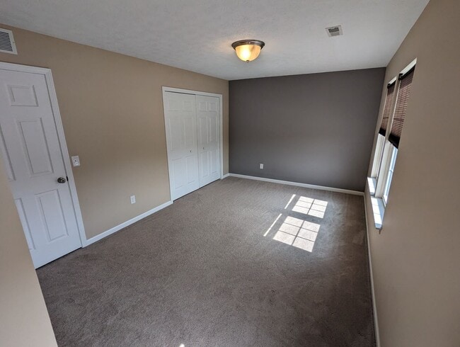 Building Photo - Beautiful 4 Bedroom Home in Amherst Schools.
