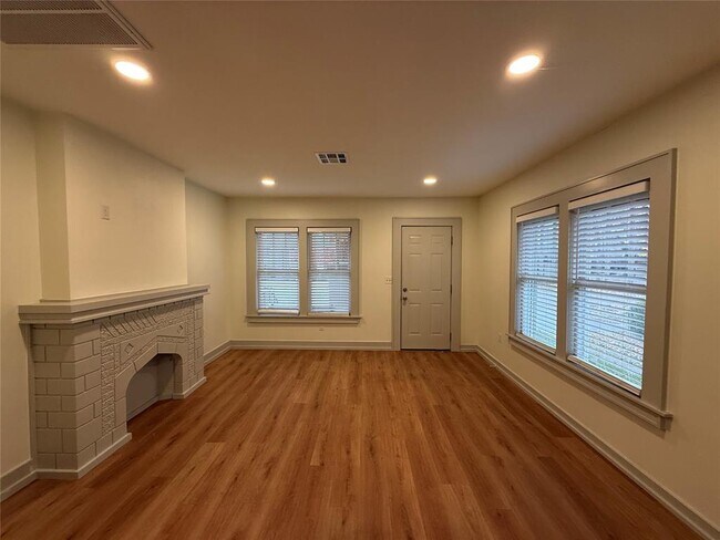 Building Photo - 1203 Military Ct