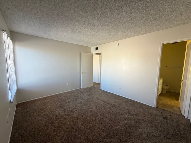 Building Photo - LA VETA MONTEREY COMPLEX ORANGE - 2 BEDROOM 2 BATH  $2,575