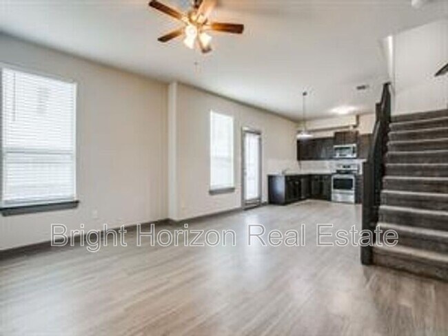 Building Photo - 10612 Tube Dr