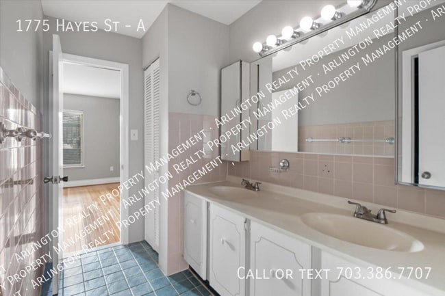 Building Photo - 1775 S Hayes St