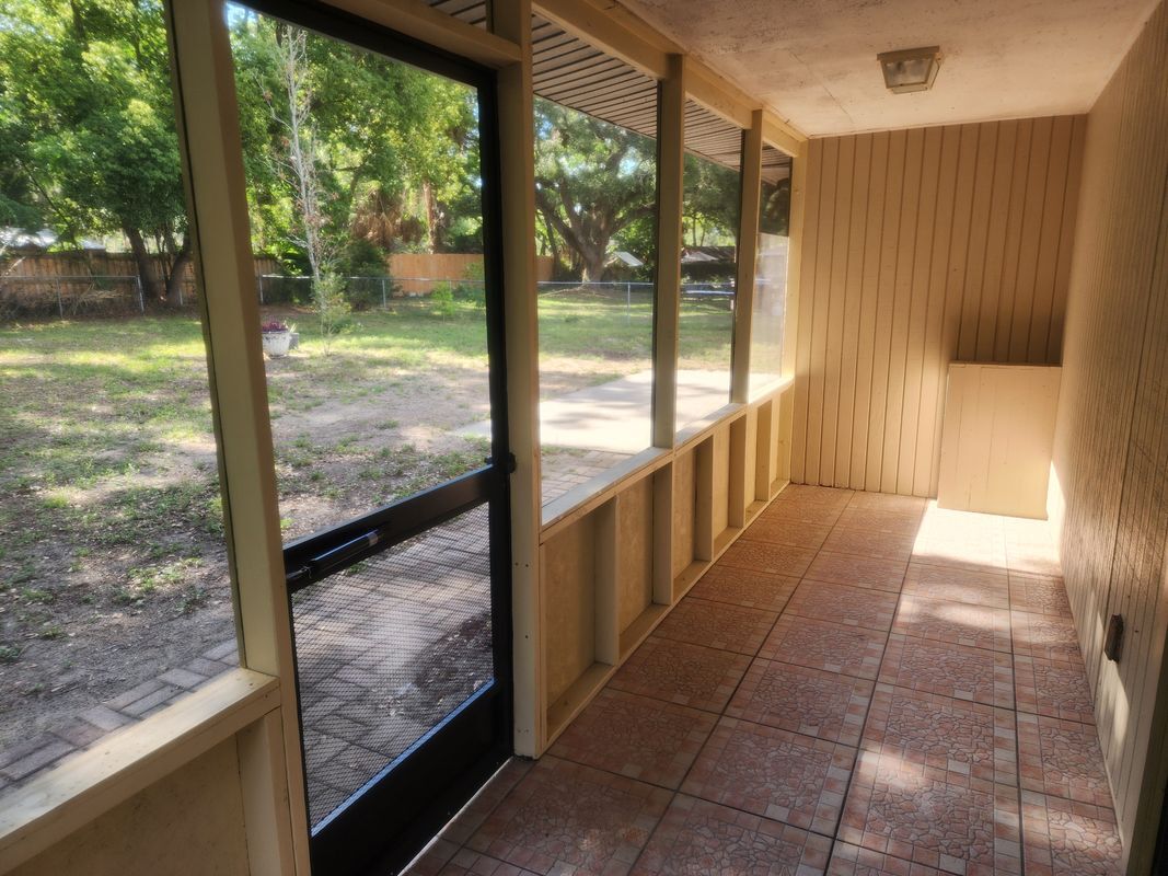 Building Photo - 407 Louis St