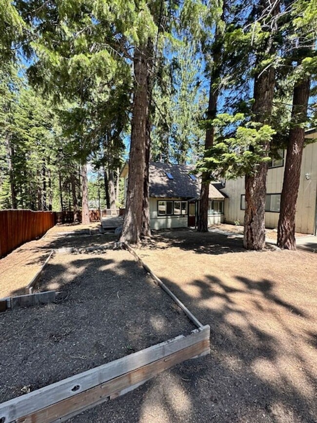 Building Photo - Newly updated pet friendly 4Bd 3Ba home! C...