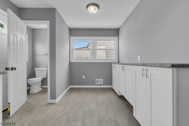 Building Photo - 417 Highland Pl