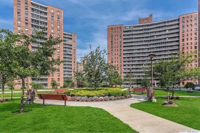 Building Photo - 61-15 98th St