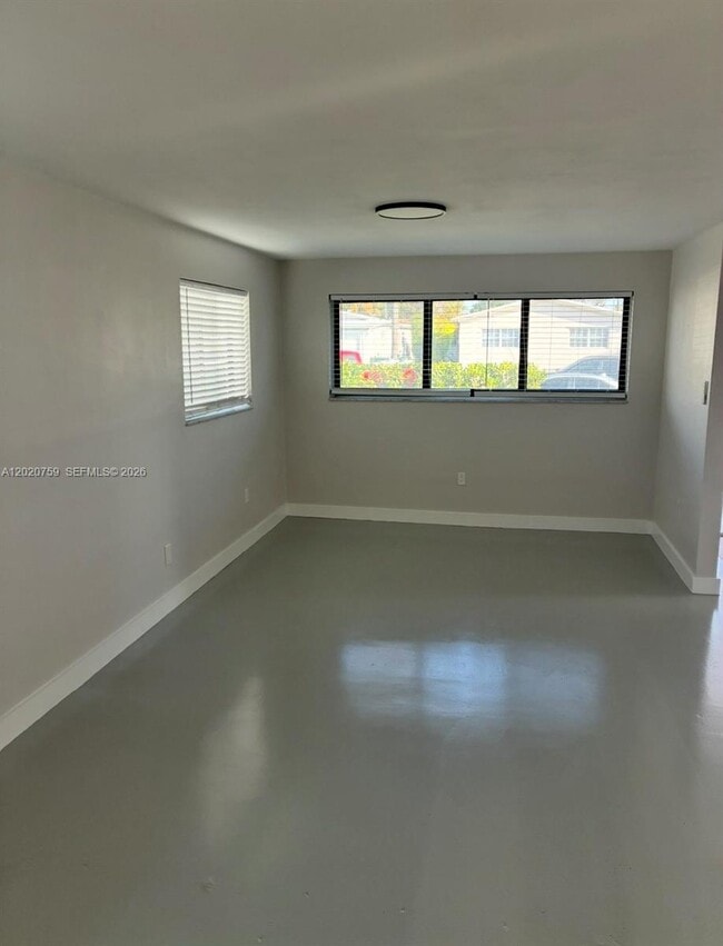 Building Photo - 490 NE 170th St