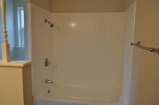 Building Photo - 2232 Shady Brook Dr