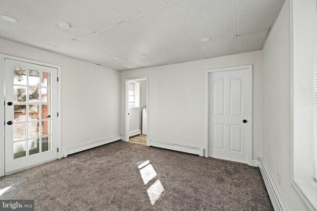 Building Photo - 148 Walnut St