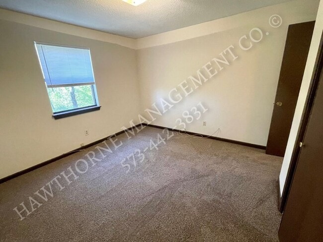 Building Photo - 2 Bedroom Condo in Rear of Complex