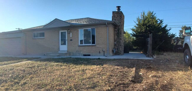 Building Photo - 4 Bedroom newly renovated home in Denver