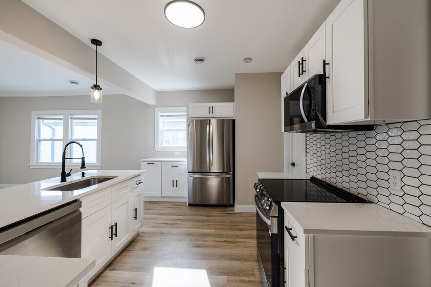 Building Photo - 4540 Garfield Ave