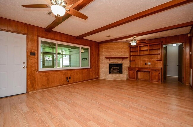 Building Photo - 28911 Enchanted Dr