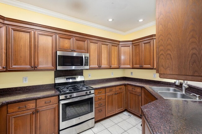 Building Photo - 1610 Elkhart Cir