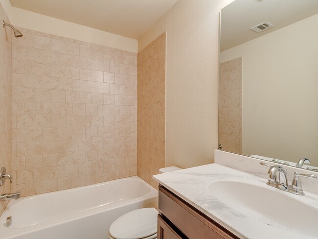 Building Photo - 4 Bedrooms/2 Baths in Falling Springs Addition - Deer Creek Schools - Community Pool