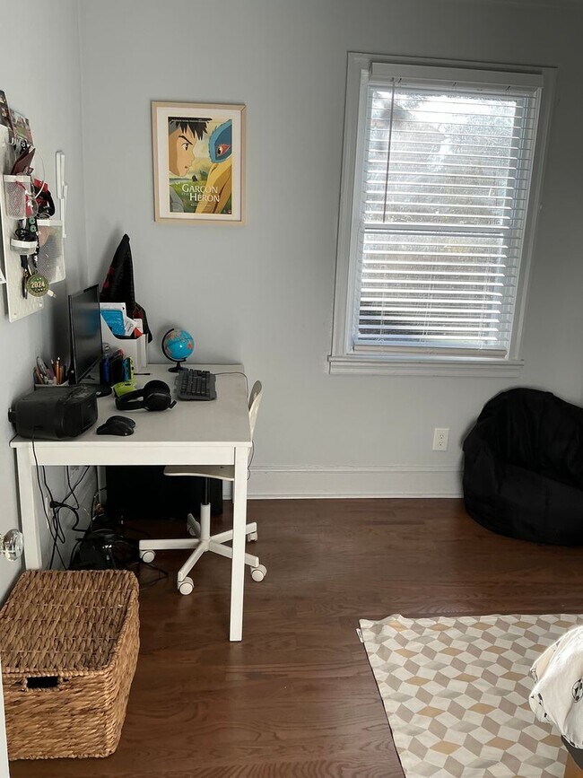 Building Photo - Charming 3 bedroom/ 2 bathroom in Normaltown, Home Close to UGA and Hospitals!