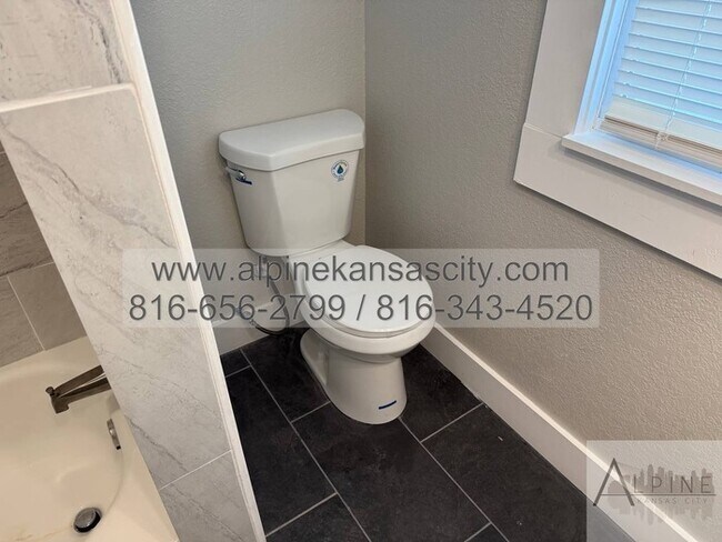 Building Photo - Updated Midtown Home Available