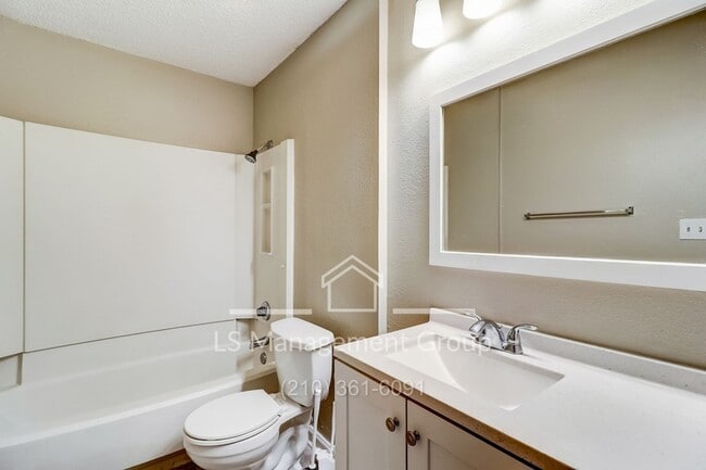 Building Photo - 7523 Oak Chase