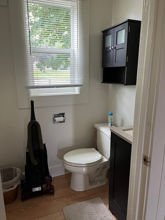 Building Photo - 401 Hemlock St