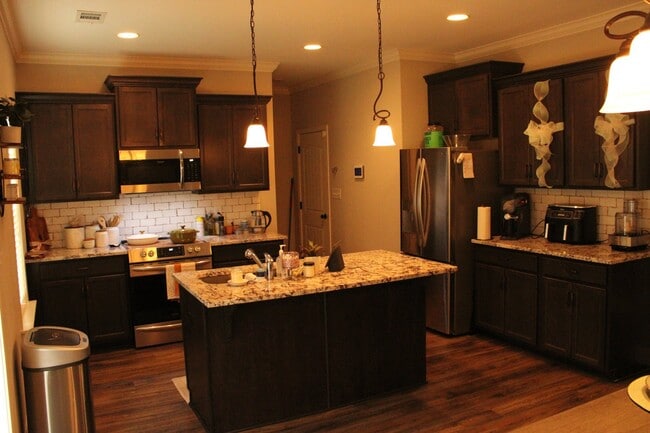 Building Photo - 111 Sourwood Ln