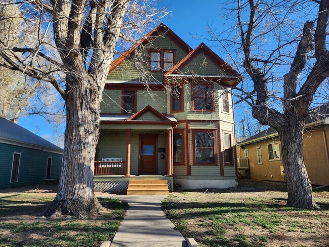 Building Photo - 716 EB