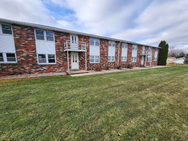 Building Photo - Updated 1 bedroom Upper - Kaukauna