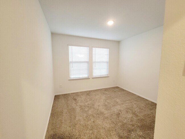 Building Photo - 21522 Violet Rdg Rd