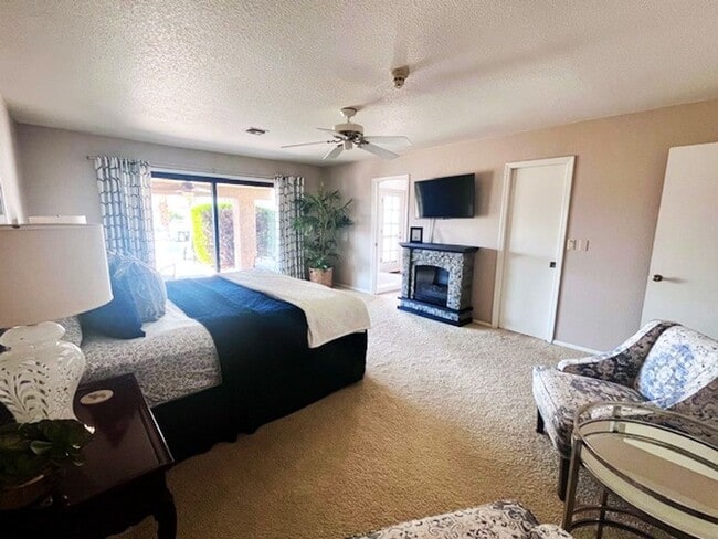 Building Photo - Golf Course Pool Home with 4 Bedrooms!