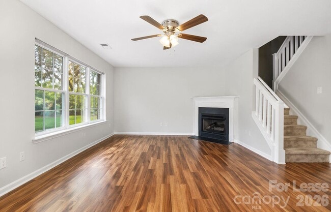 Building Photo - 10519 Yellow Rose Ln