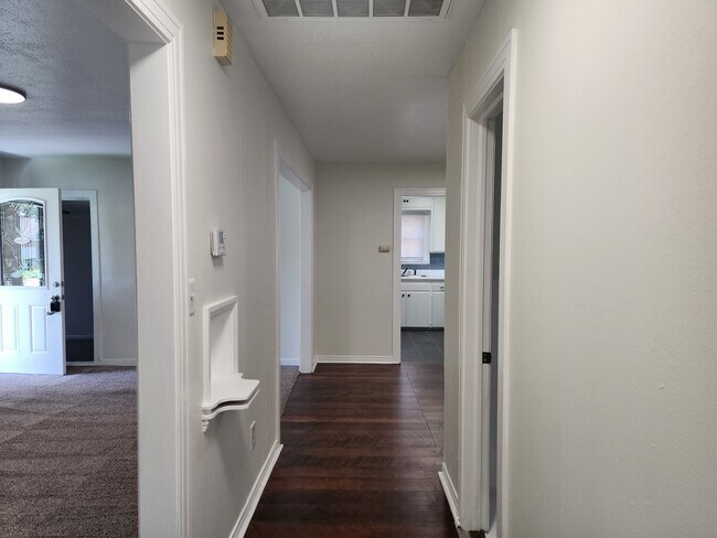 Building Photo - 1225 NE 42nd St